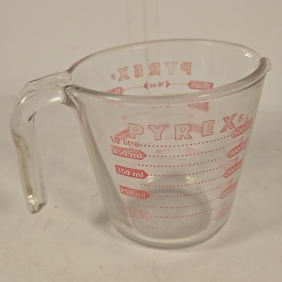 Vtg Pyrex Glass 2 Cup Measuring Pouring Red Letter Open Handle 16Oz Pint Faded - Picture 1 of 6
